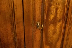 Mobile soggiorno modello Mobile sacrestia noce massello di Collezione esclusiva a PREZZI OUTLET