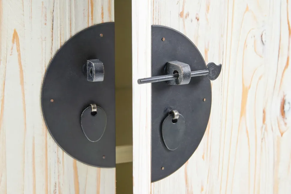 Mobile soggiorno modello credenza china in legno 3 cassetti 2 sportelli white decape' di Outlet etnico a PREZZI OUTLET