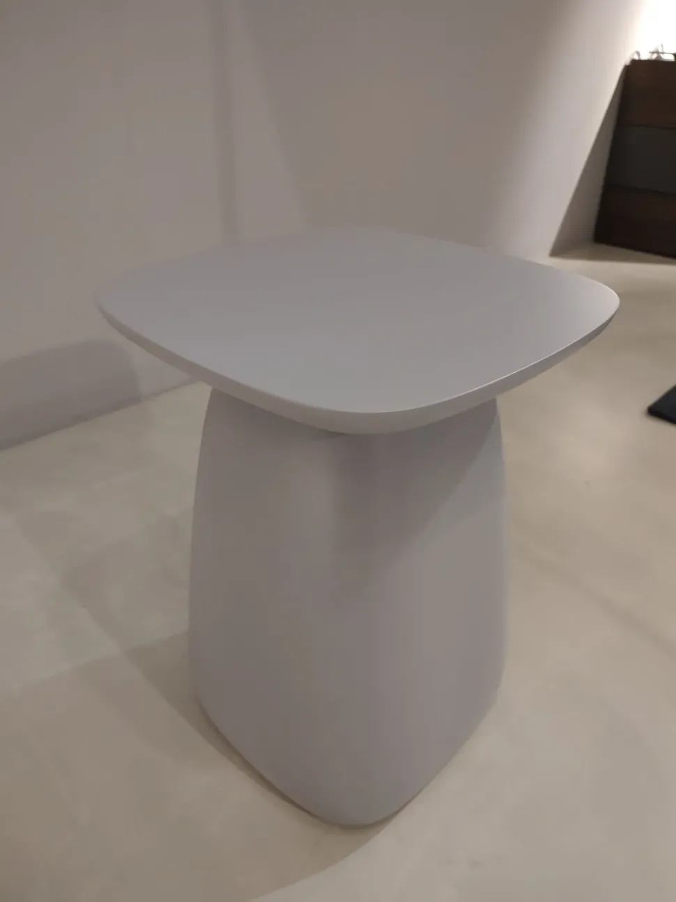 Novamobili Cliff: tavolino design alto, prezzo scontato!