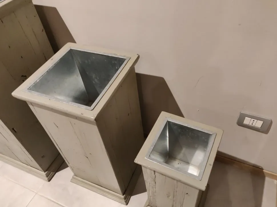 Oggettistica Db 1350 fioriera Dialma brown a prezzo Outlet