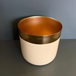Oggettistica design Vaso bicolor ottone e crema di Artigianale scontata del 28%
