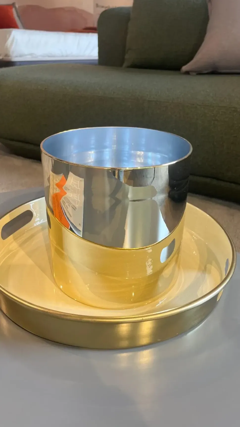 Oggettistica design Vaso cilindrico dorato di Artigianale a prezzo ribassato