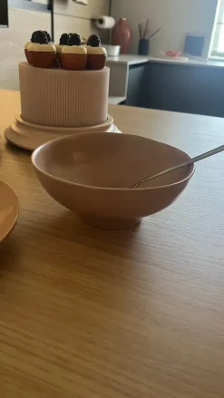 Oggettistica modello Piattini fondi rosa di Artigianale in offerta