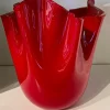 Oggettistica modello Venini fazzoletto opalino rosso di Venini in offerta