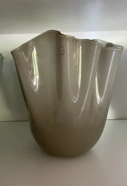 Oggettistica modello Venini fazzoletto opalino rosso di Venini in offerta