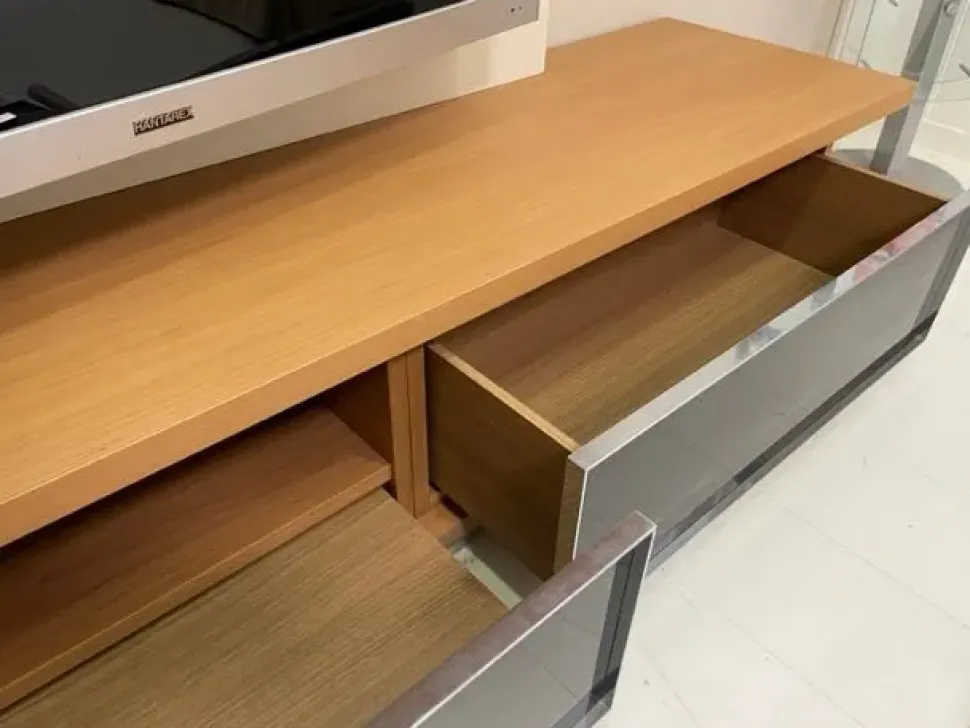 Outlet: Composizione Pass Molteni&C per soggiorno. Design moderno ed elegante.