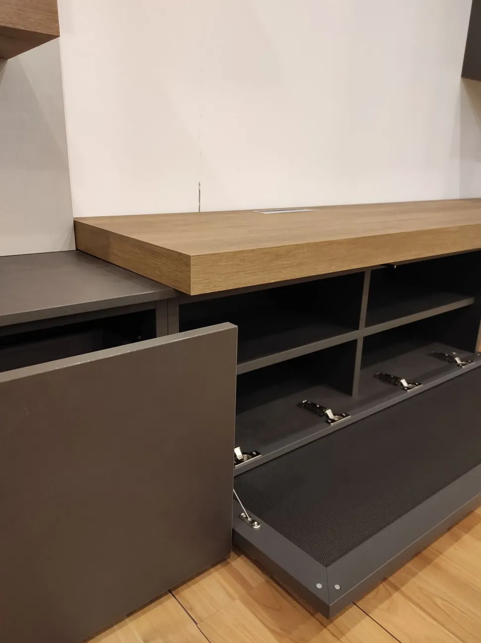 Parete attrezzata Atlante di Tomasella in OFFERTA OUTLET affrettati