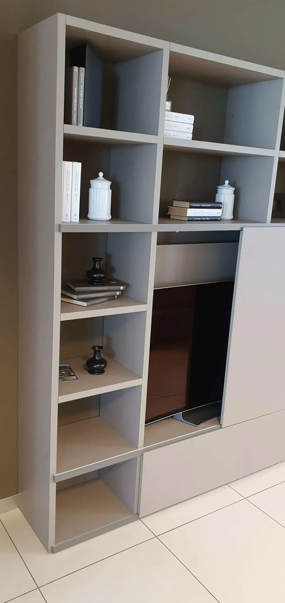 Parete attrezzata Atlante 2020 Tomasella in stile design a prezzo ribassato