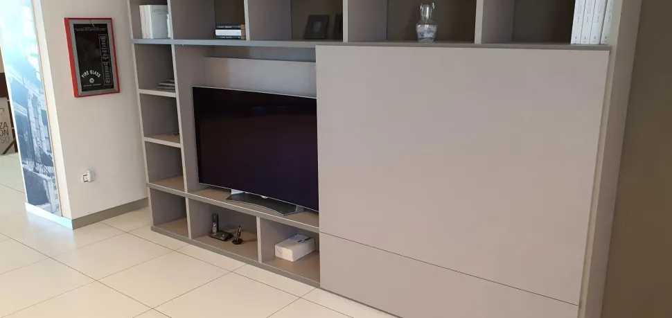 Parete attrezzata Atlante 2020 Tomasella in stile design a prezzo ribassato