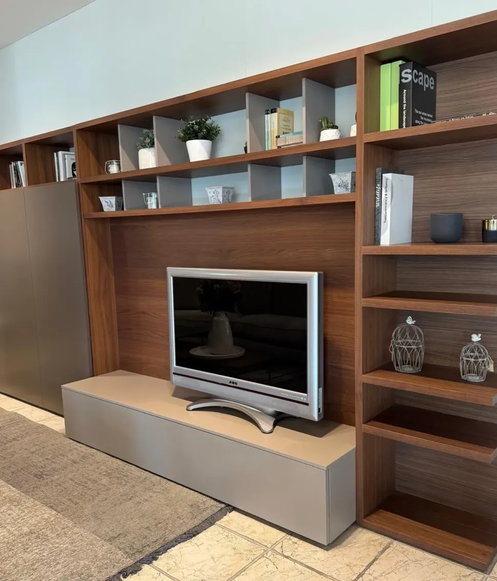 Parete attrezzata Composizione parete tv di Pianca scontata del 30%