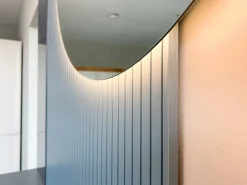 Parete attrezzata Entrata blu con specchio di Mobilgam scontata del 35%