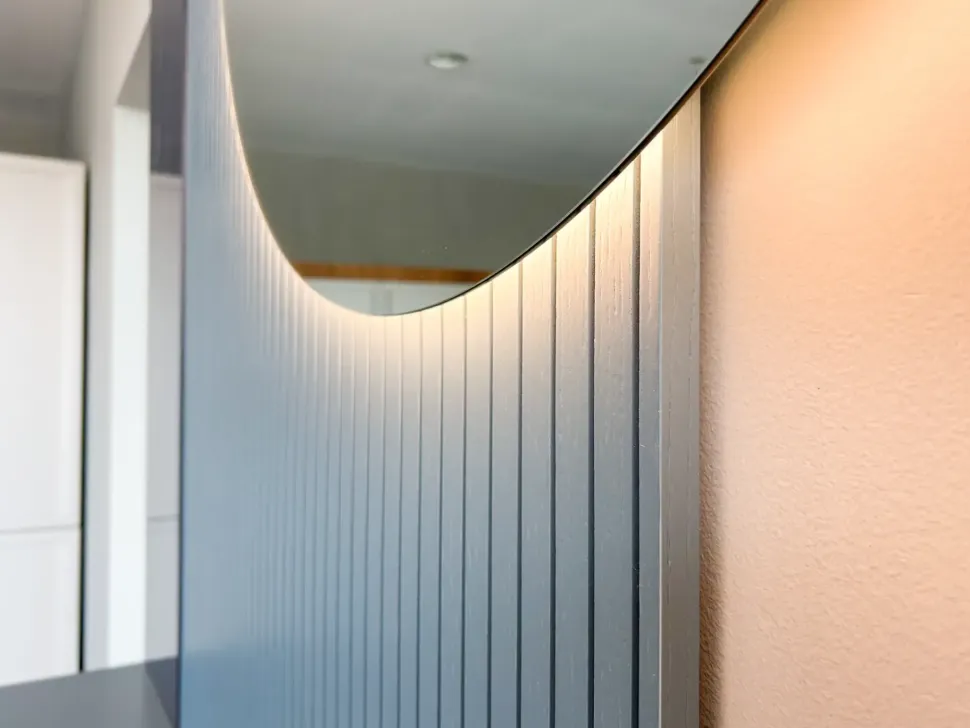 Parete attrezzata Entrata blu con specchio di Mobilgam scontata del 35%