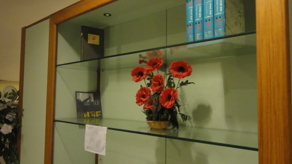 Parete attrezzata in legno stile moderno Soggiorno Artigianale