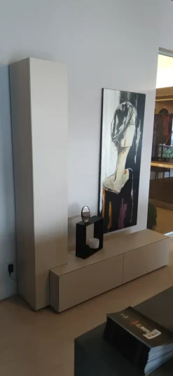 Parete attrezzata in stile design Regolo 180 di Minotti a prezzo scontato