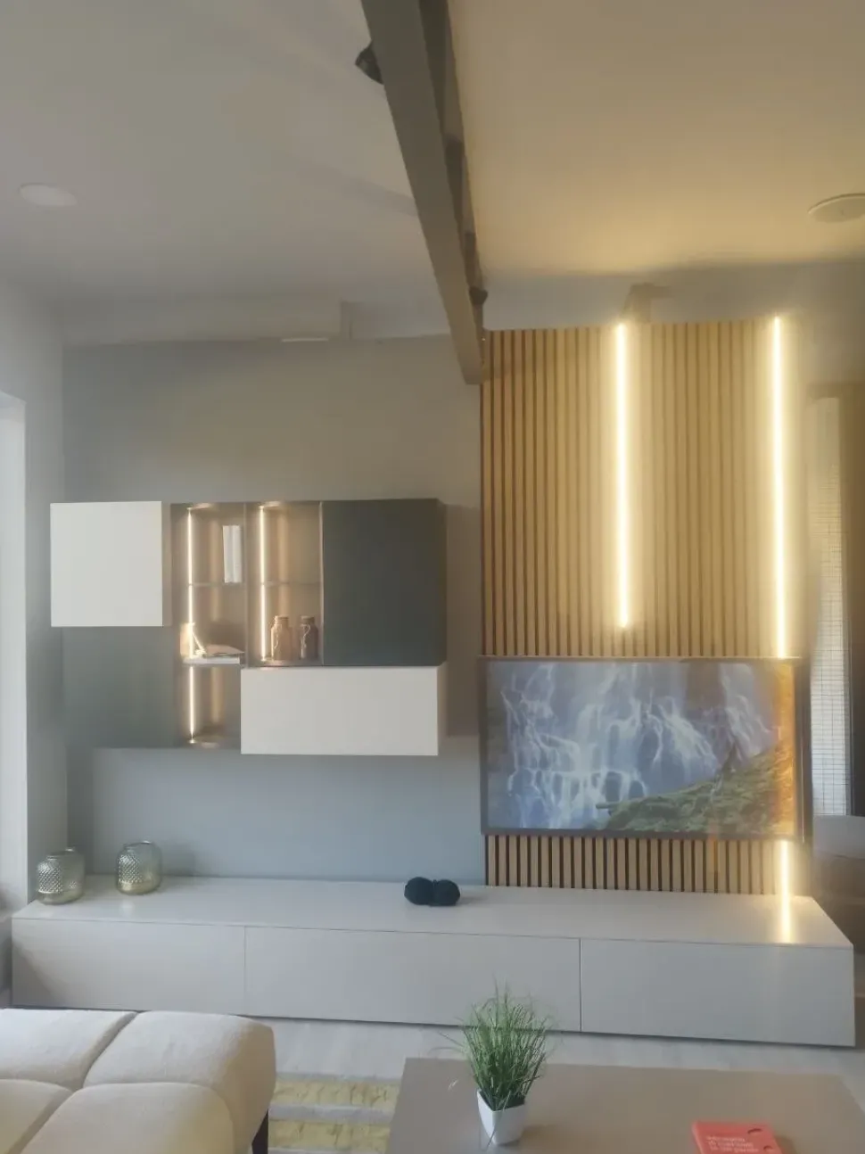 Parete attrezzata Parete at novamobili pronta consegna di Novamobili scontata del 47%