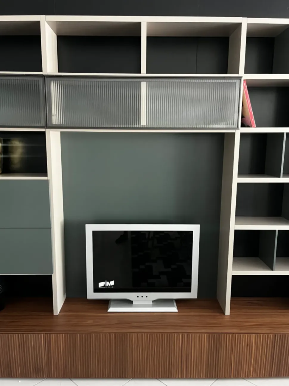 Parete attrezzata Rays di Novamobili scontata del 17%