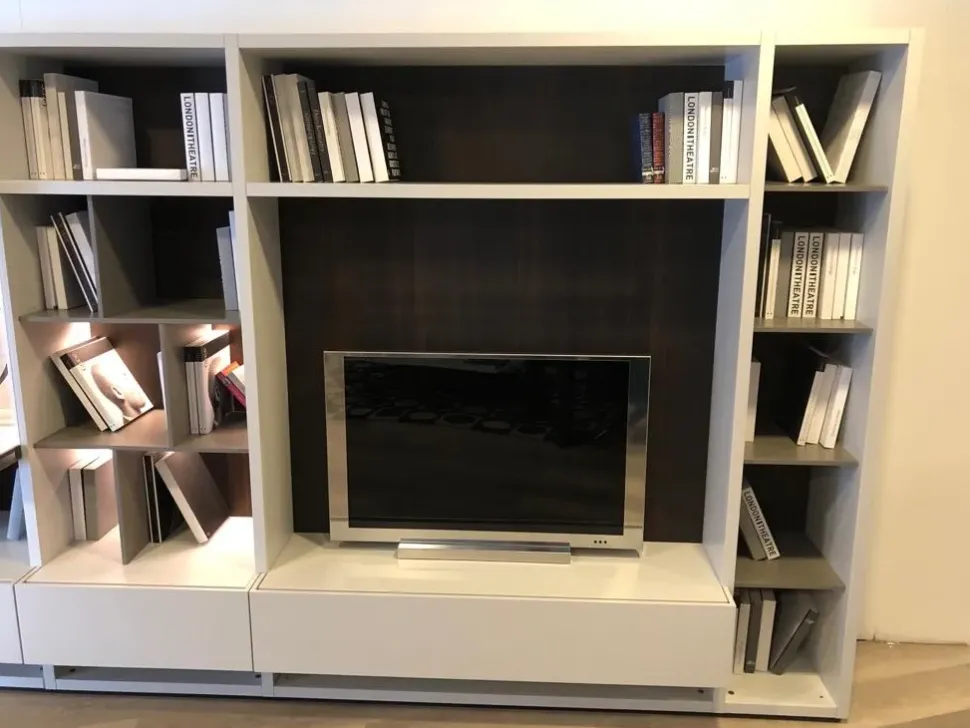 Parete attrezzata Wall system del brand Poliform con uno sconto esclusivo