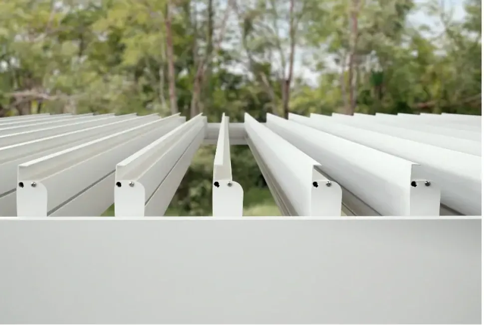 Pergotenda modello Pergola ocean Bizzotto a prezzo scontato