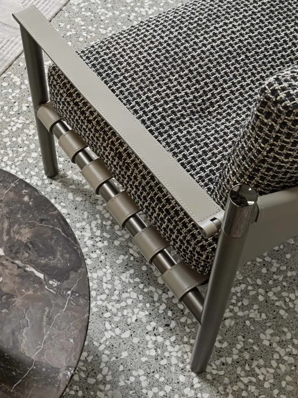 Poltrona con seduta fissa Iko Flou a prezzo Outlet