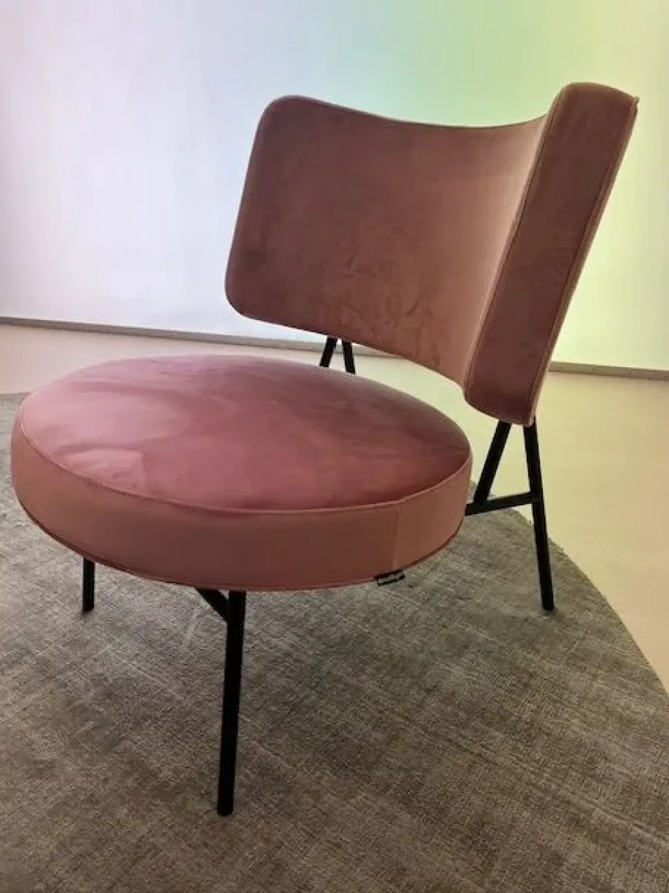 Poltrona con seduta fissa Coco Calligaris a prezzo scontato