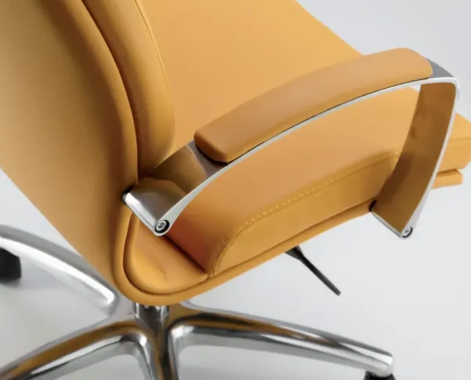 Poltrona da ufficio in ecopelle Zeta direzionale a marchio Compir in offerta