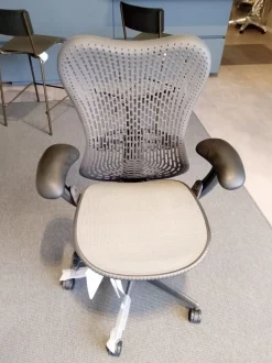 Poltrona da ufficio Mirra in metallo Hermann miller in Offerta Outlet