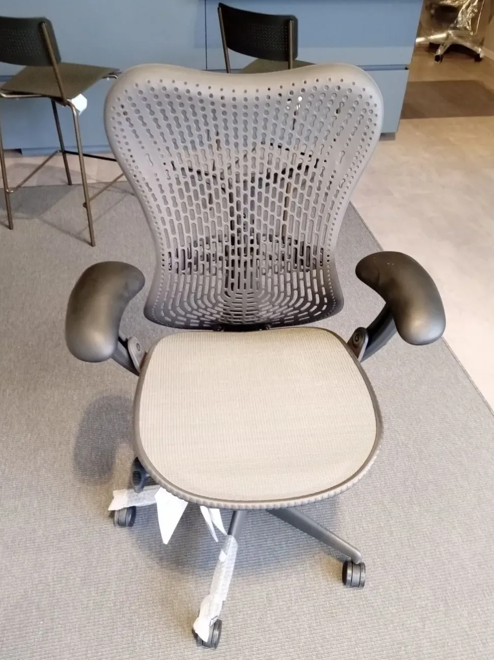 Poltrona da ufficio Mirra in metallo Hermann miller in Offerta Outlet