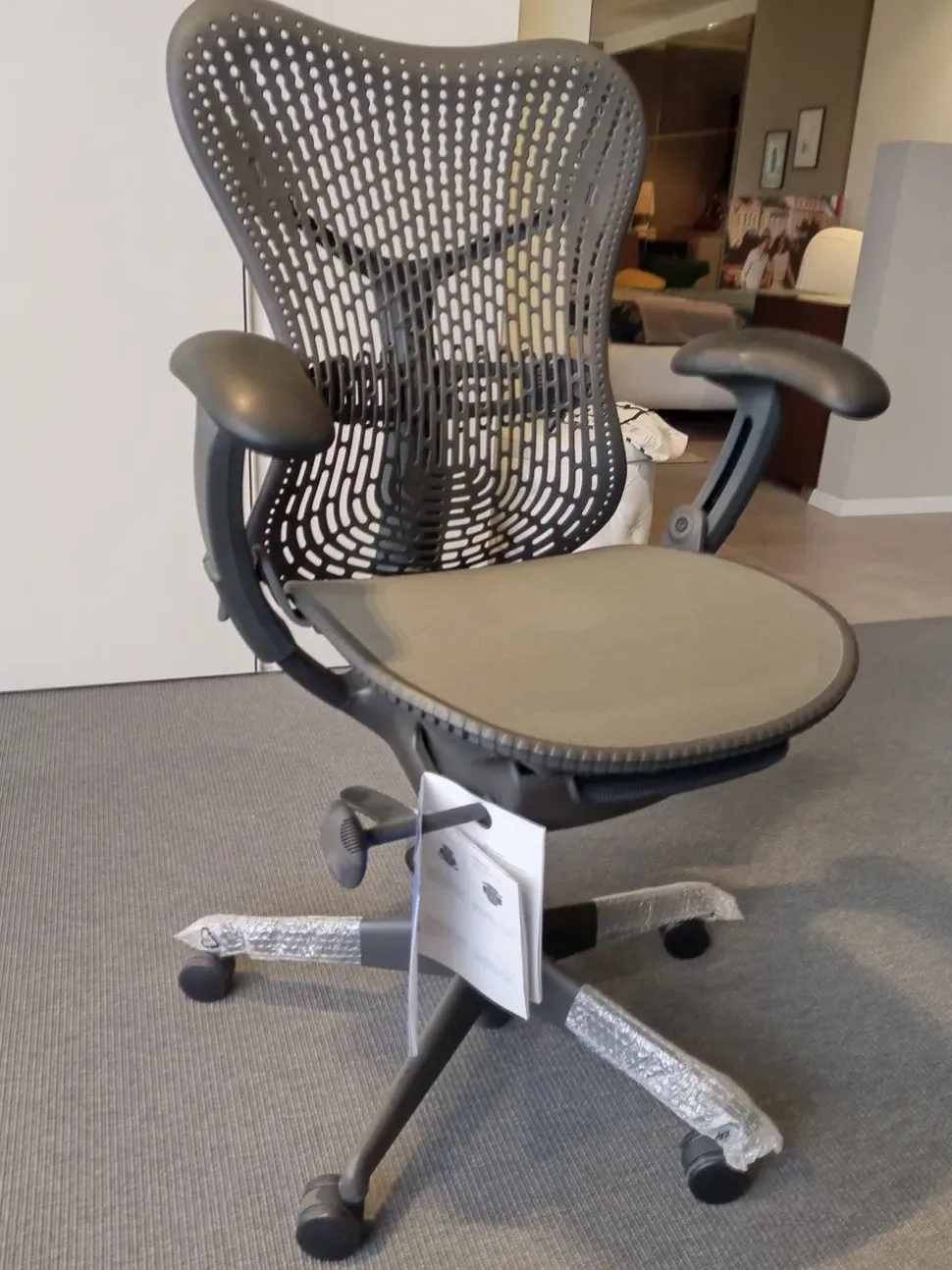 Poltrona da ufficio Mirra in metallo Hermann miller in Offerta Outlet