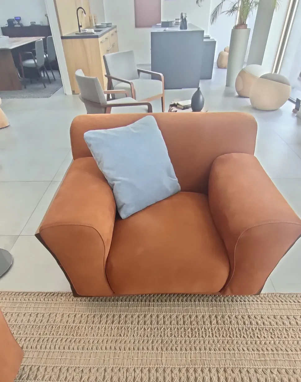 Poltrona in Pelle Nudo Riva 1920 a prezzo Outlet