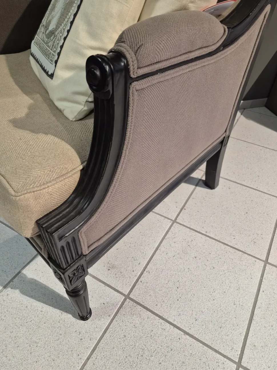 Poltrona Legno Dialma brown in Tessuto SCONTATA