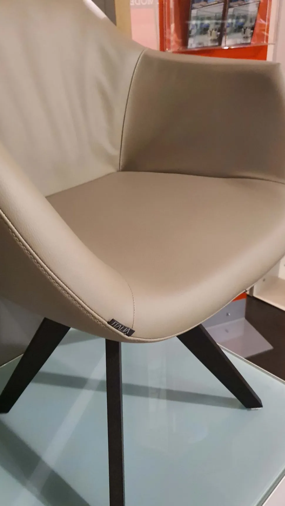 Poltrona modello Delia crema caffè Ozzio ad un prezzo vantaggioso