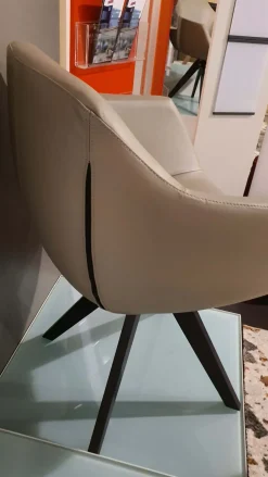 Poltrona modello Delia crema caffè Ozzio ad un prezzo vantaggioso