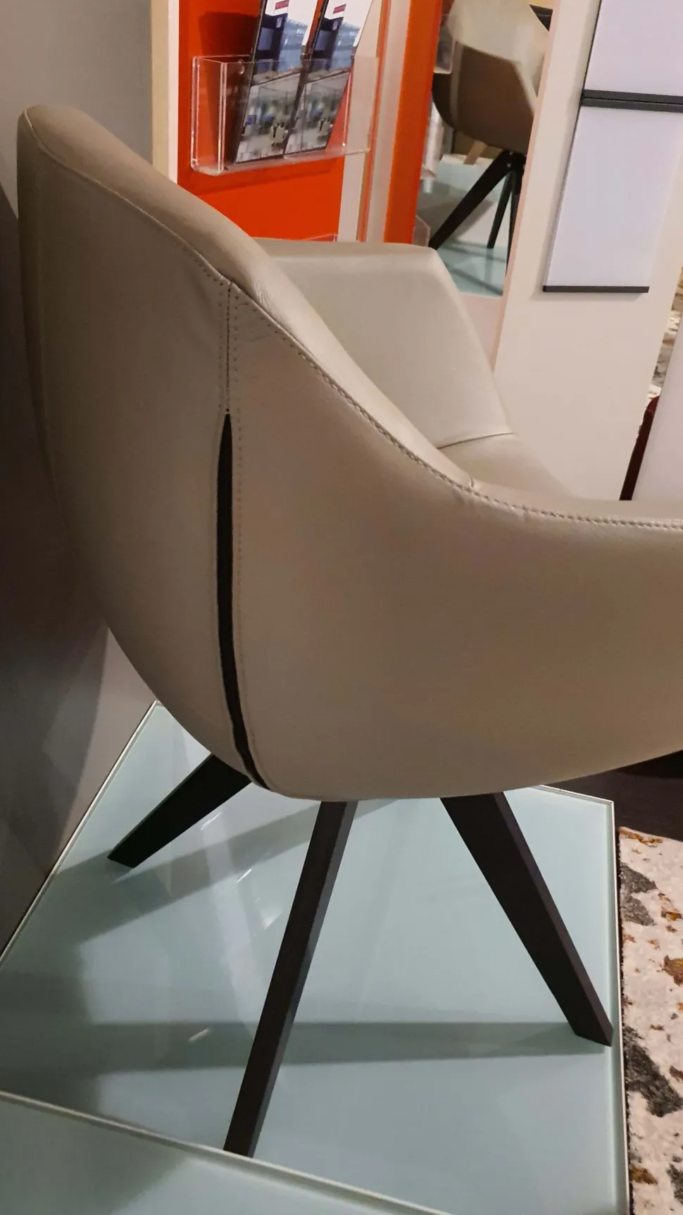 Poltrona modello Delia crema caffè Ozzio ad un prezzo vantaggioso