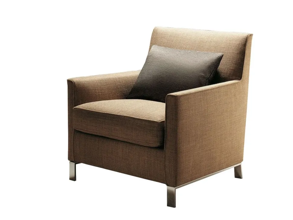 Poltrona modello Francine MDT Molteni & C in promozione