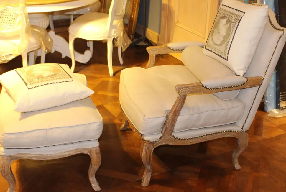 Poltrona modello Poltrona con pouf dialma brown a brown Dialma brown con forte sconto