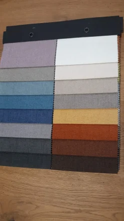 Poltroncina Caroline con seduta fissa, Mottes Selection a prezzi scontati. Perfetta per l'arredamento moderno.