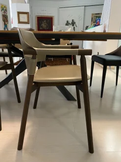 Poltroncina in stile design modello Suite Midj a prezzo scontato