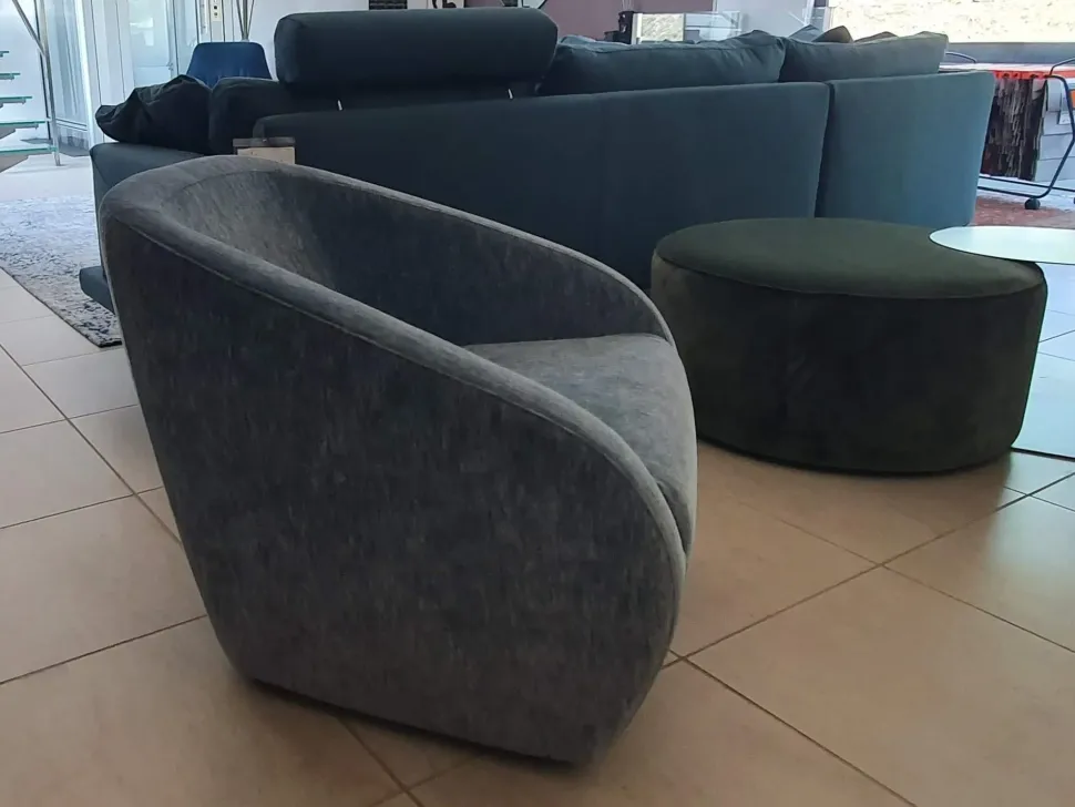 Poltroncina in stile design modello Arnold Dema a prezzo ribassato