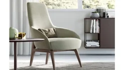 Poltroncina Karin Doimo Salotti scontata. Seduta fissa. Lunghezza 50 caratteri.