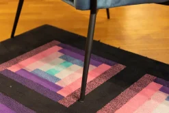 Poltroncina modello Poltrona artigianale in velluto Artigianale in Tessuto a prezzo scontato