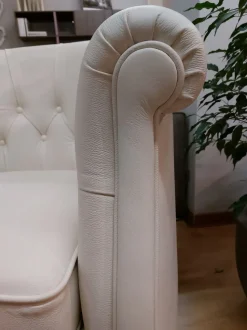 Poltroncina Sabri capitonnè Con seduta fissa Art salotti a prezzi outlet