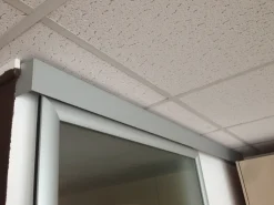 Porta a vetro unico  moderna Movi con forte sconto