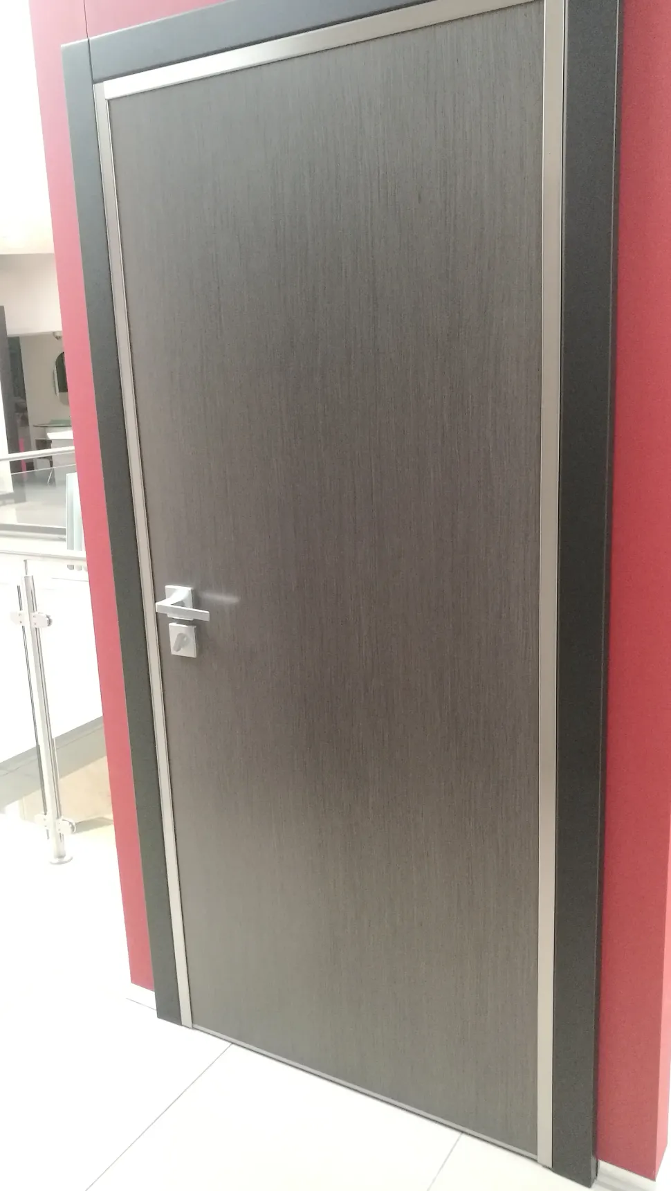 Porta liscia moderna Gardesa a prezzo ribassato 30%