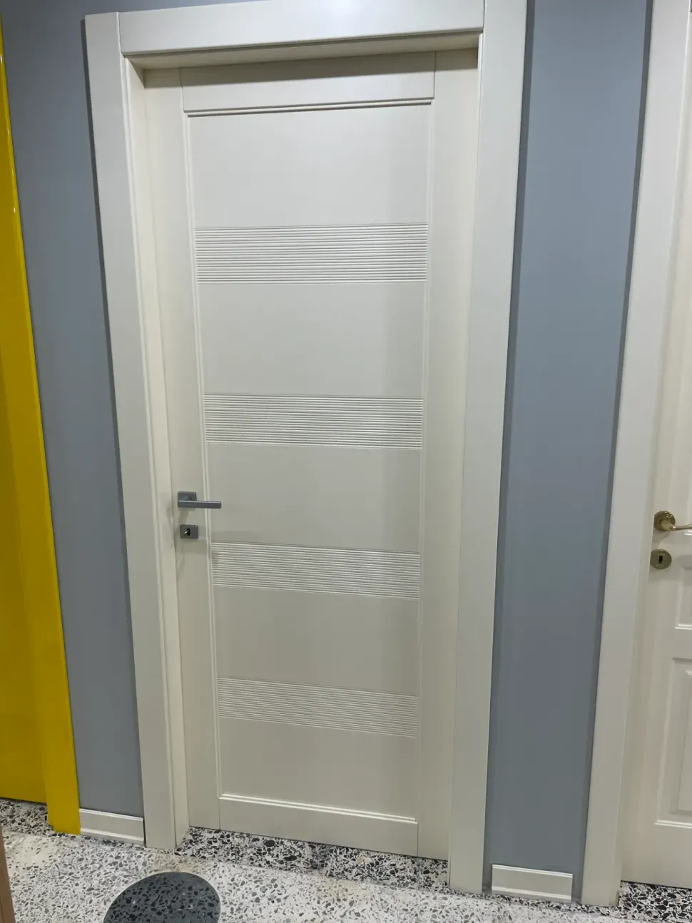 Porta liscia moderna Garofoli in offerta