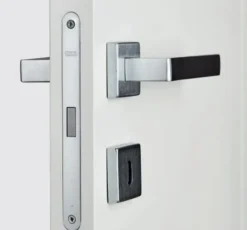 Porta moderna Collezione esclusiva Combi lac a prezzo scontato