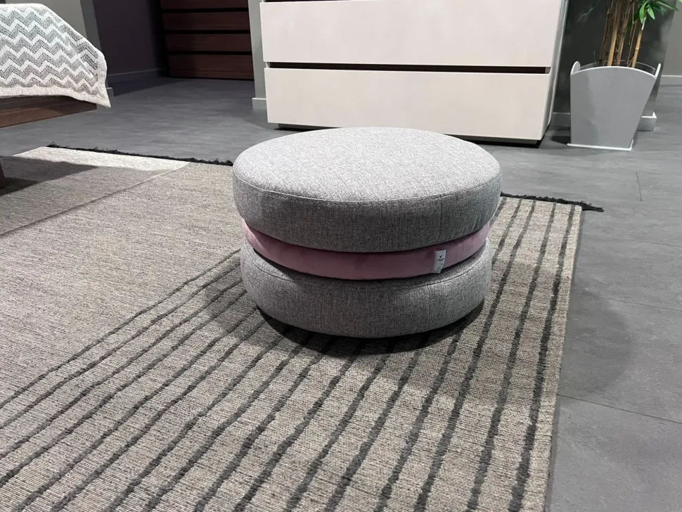 Pouf design modello Macaron Calia a prezzo Outlet