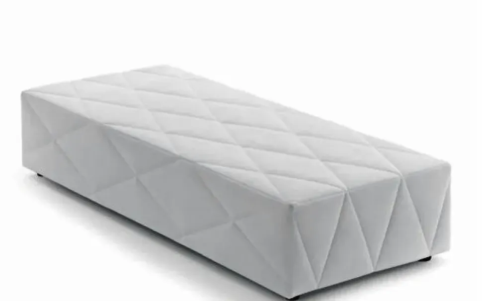 Pouf in ecopelle Pouf letto a marchio Samoa a prezzo scontato