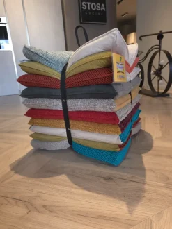 Pouf in tessuto 1 pouf u’strozz calia spedibile a marchio Calia a prezzo scontato