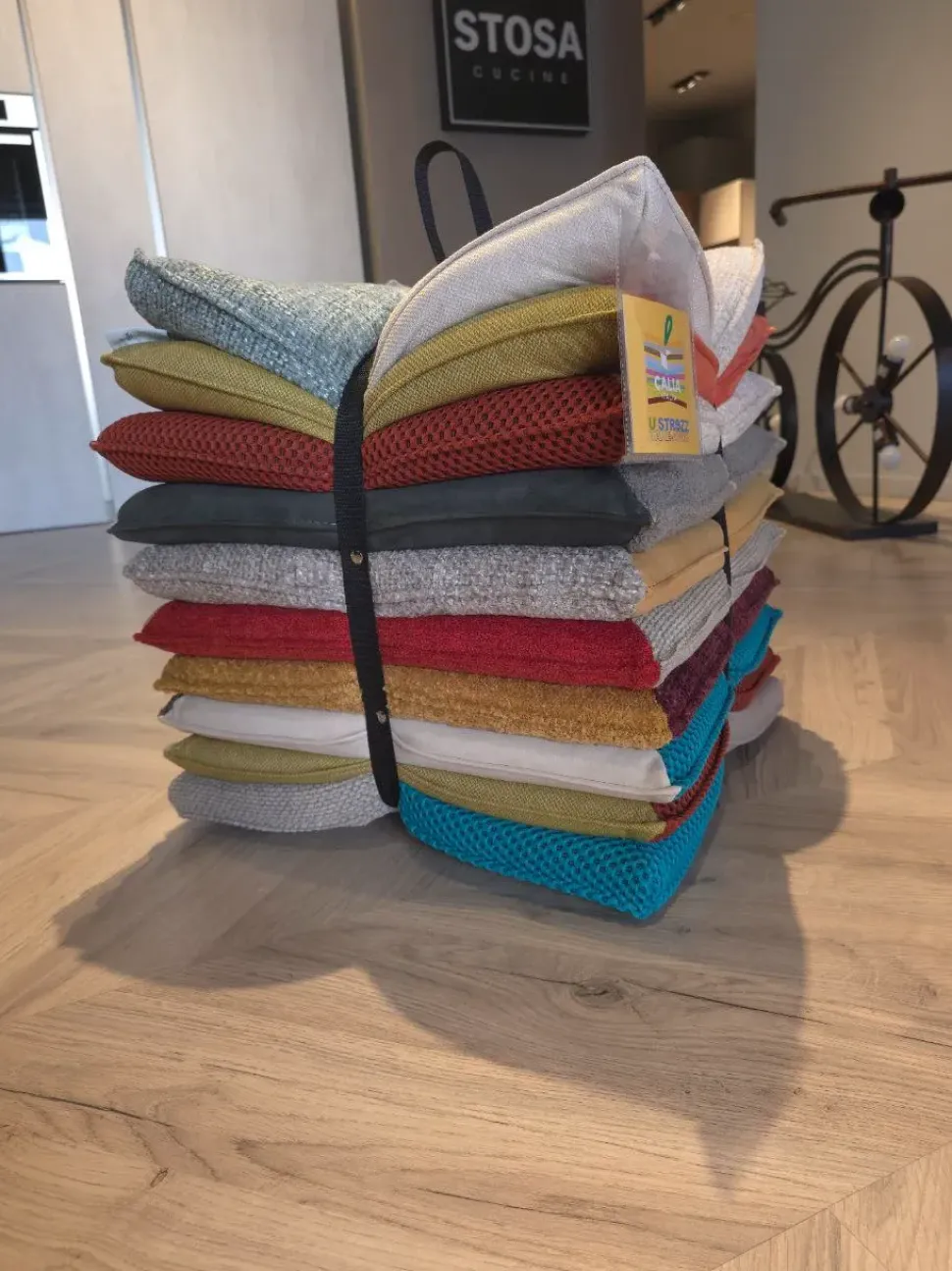 Pouf in tessuto 1 pouf u’strozz calia spedibile a marchio Calia a prezzo scontato