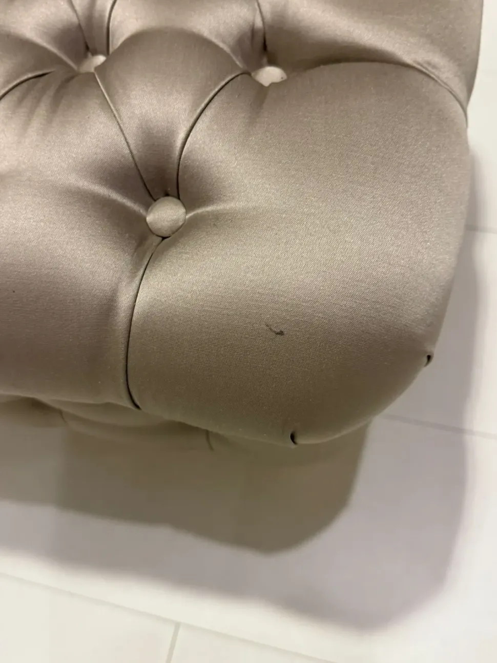 Pouf in tessuto Pouf regina a marchio Giusti portos a prezzo ribassato